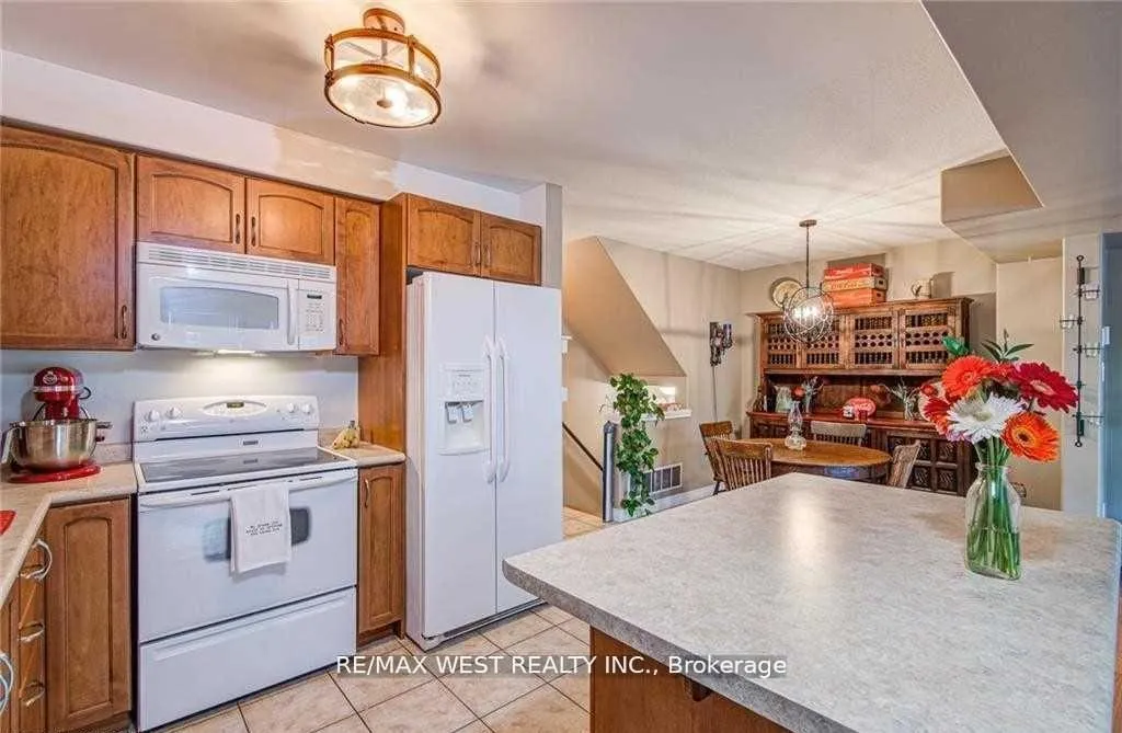 Photo 5 of 4475 Comfort Crescent, Lincoln, Beamsville — HOMEH