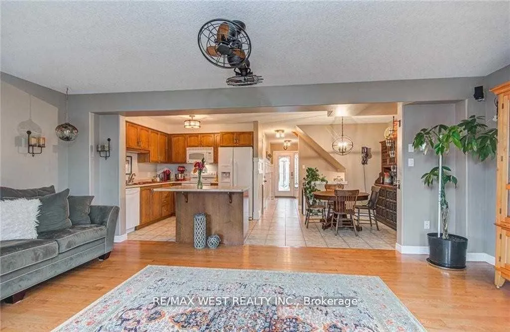 Photo 7 of 4475 Comfort Crescent, Lincoln, Beamsville — HOMEH
