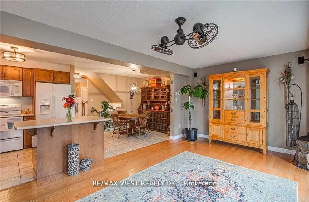 Photo 8 of 4475 Comfort Crescent, Lincoln, Beamsville — HOMEH