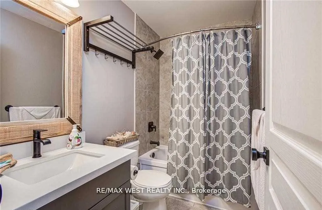 Photo 17 of 4475 Comfort Crescent, Lincoln, Beamsville — HOMEH