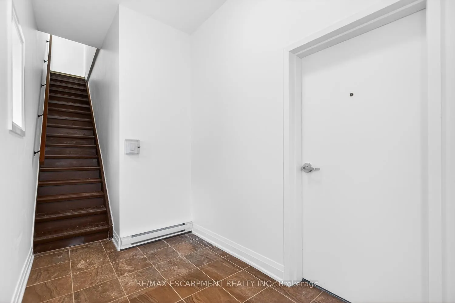 Photo 4 of Unit 1, 253 St Clair Boulevard, Hamilton, St. Clair — HOMEH