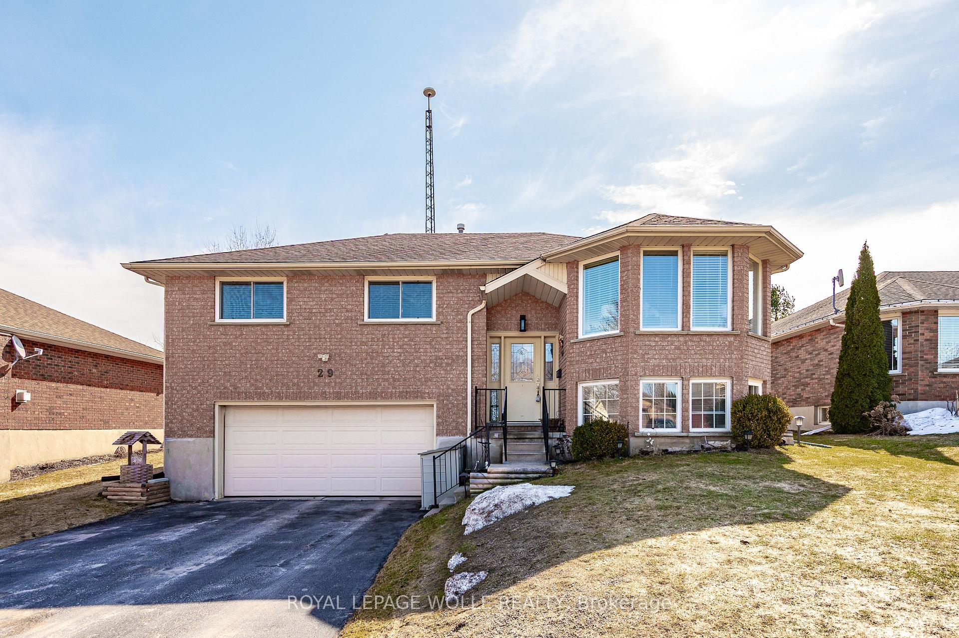 Photo 1 of 29 Bonniewood Drive, Mapleton, Rural Mapleton — HOMEH