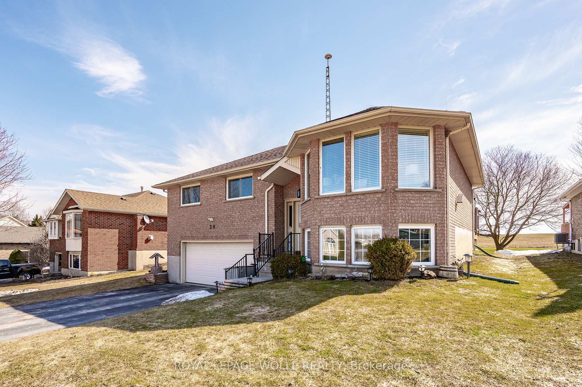 Photo 2 of 29 Bonniewood Drive, Mapleton, Rural Mapleton — HOMEH