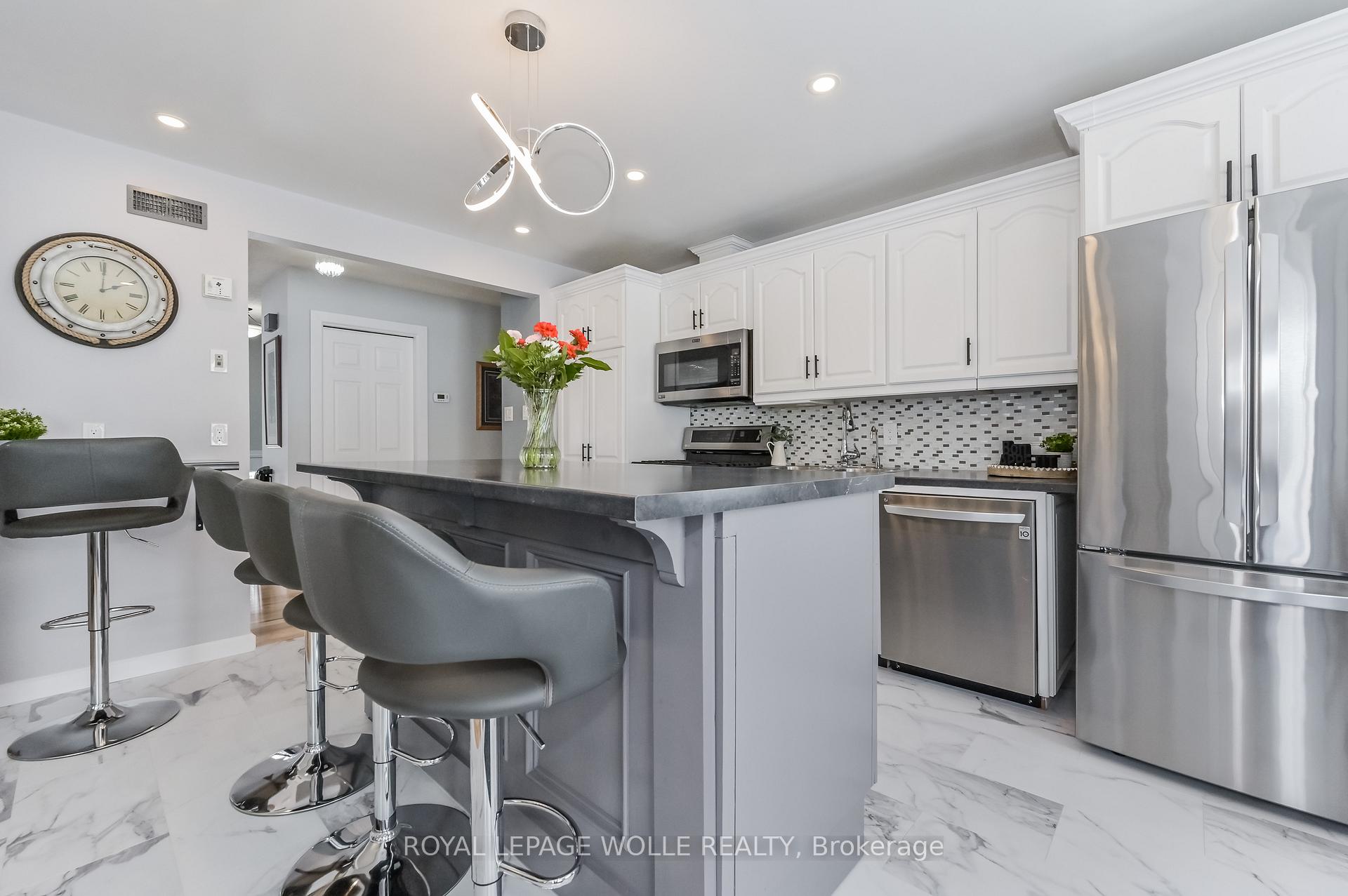 Photo 8 of 29 Bonniewood Drive, Mapleton, Rural Mapleton — HOMEH