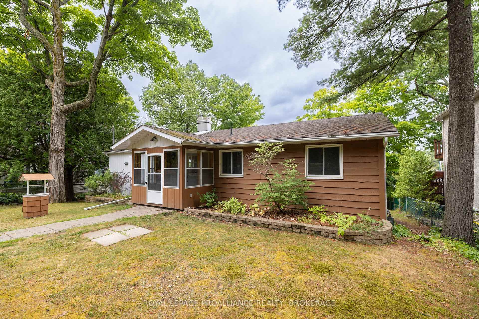 Photo 2 of 314 Nicholson Point Road, Loyalist, Lennox and Addington - South — HOMEH