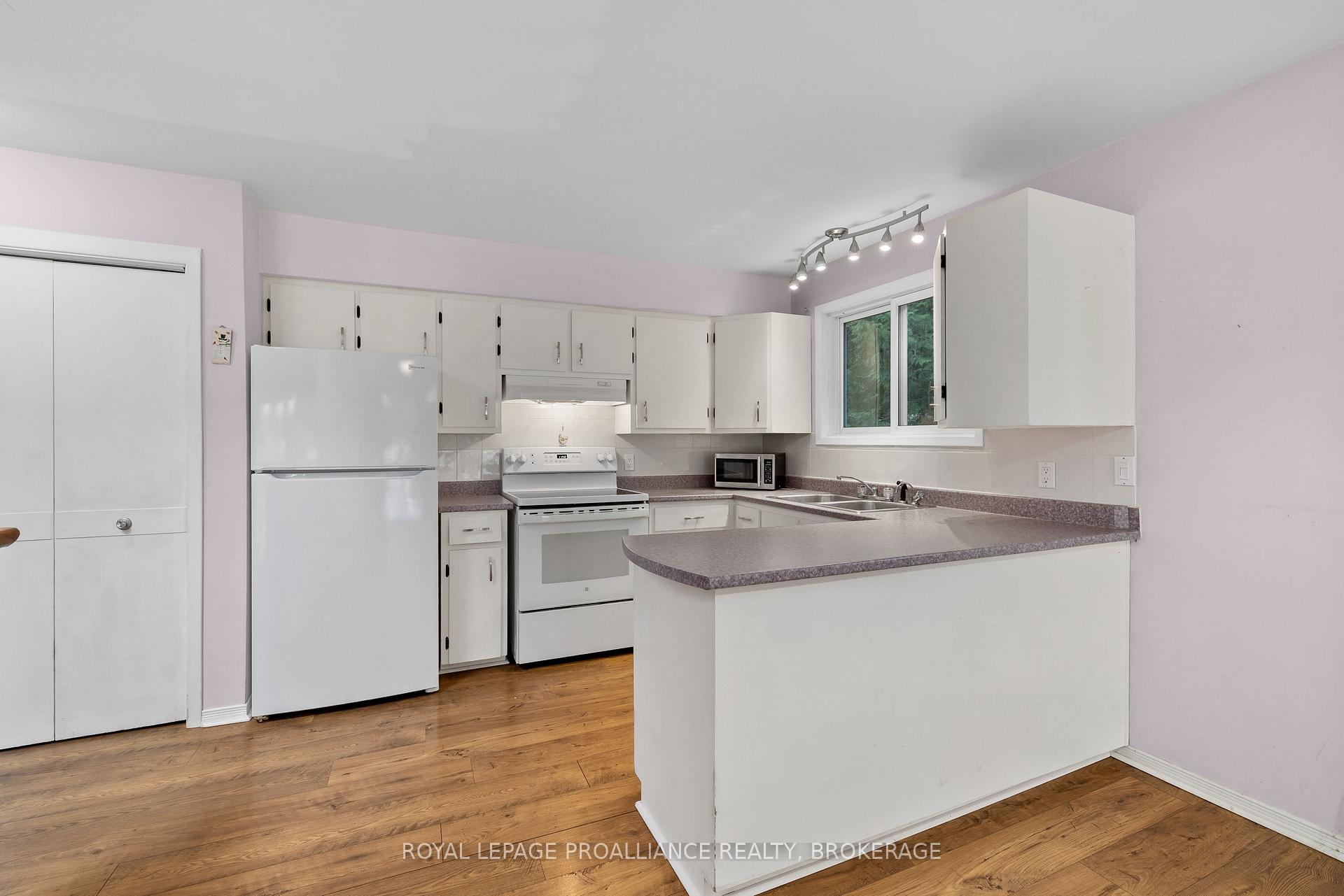 Photo 6 of 314 Nicholson Point Road, Loyalist, Lennox and Addington - South — HOMEH