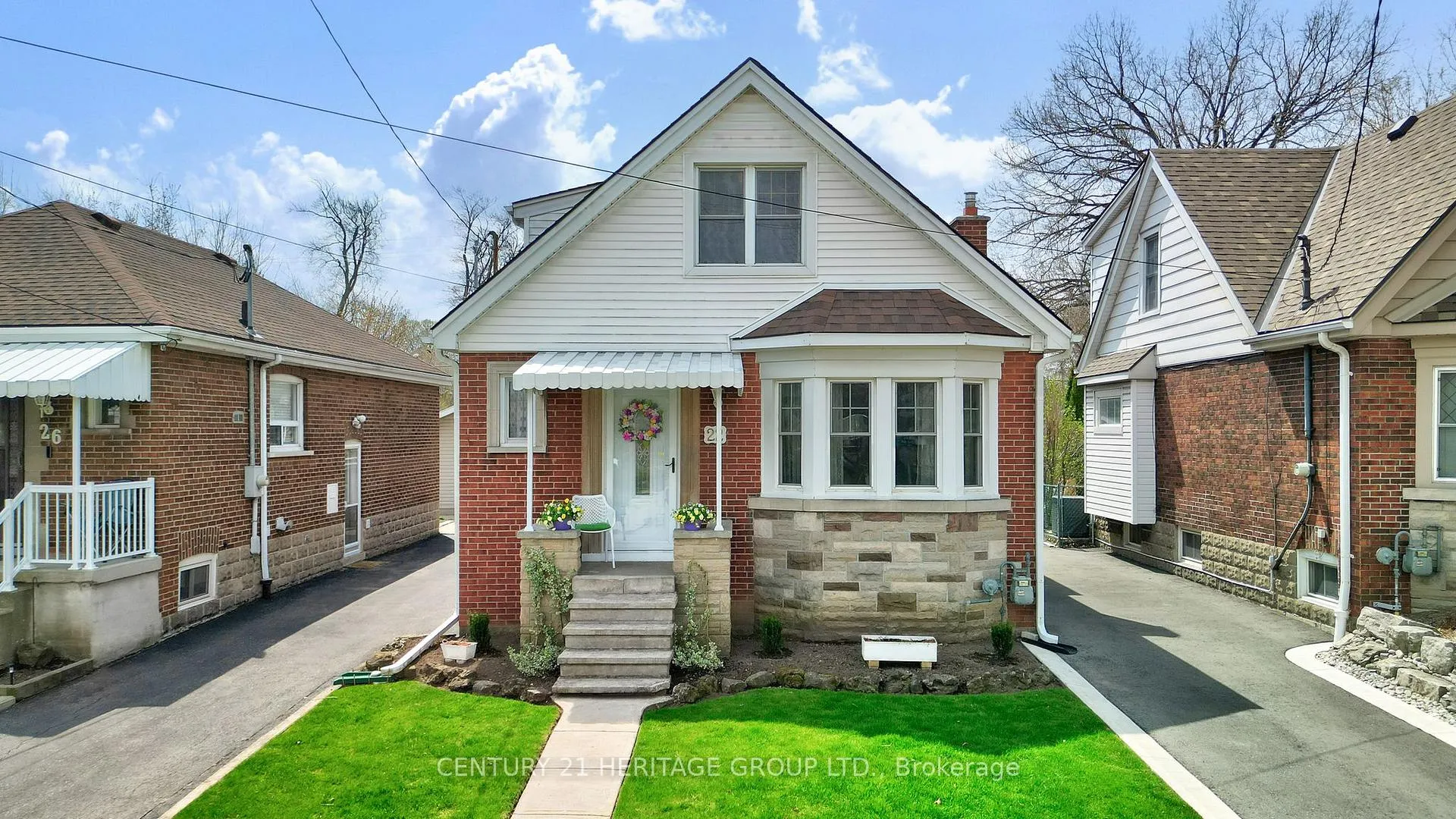 Photo 2 of 22 Churchill Avenue, Hamilton, Centremount — HOMEH
