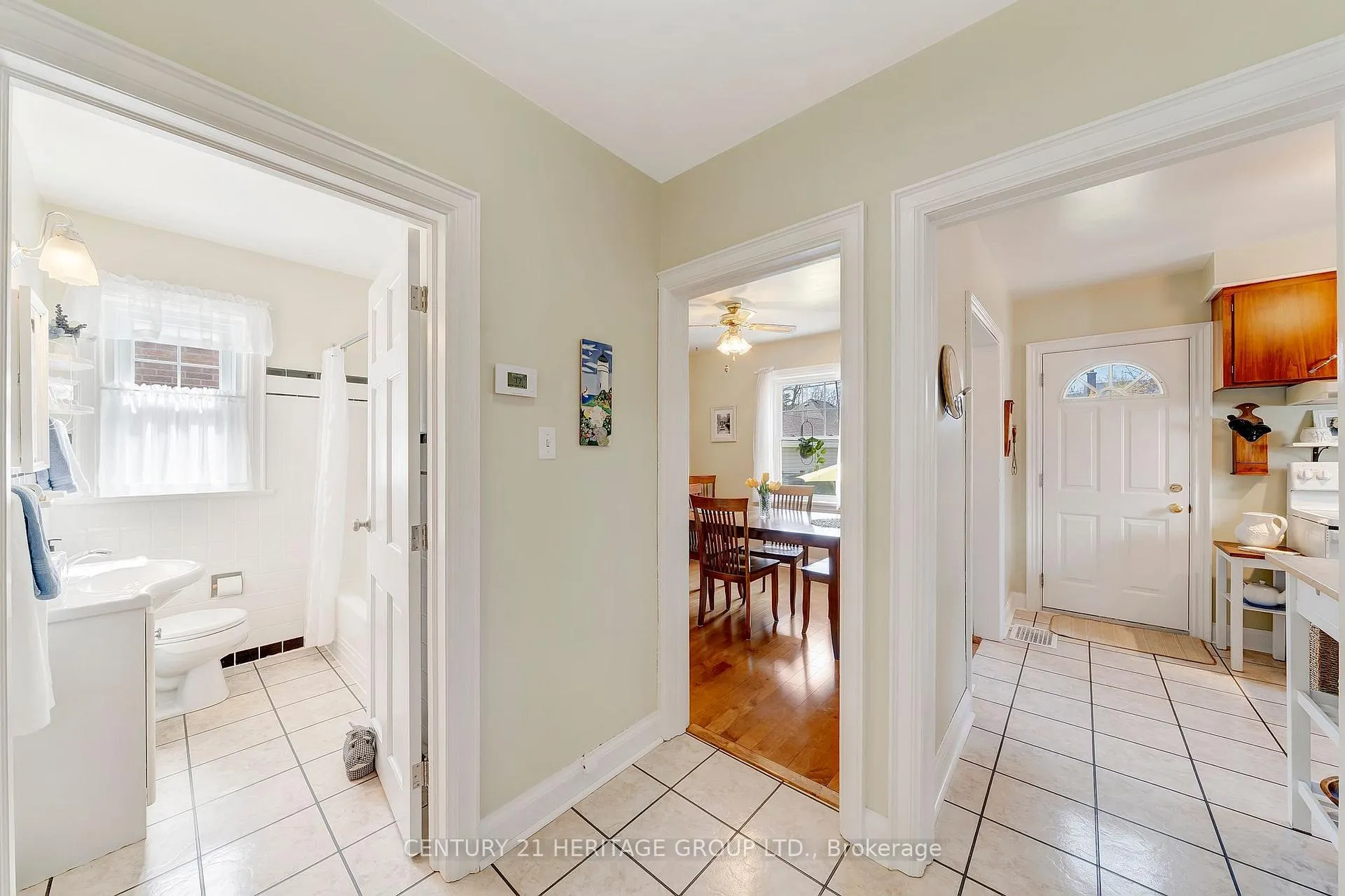 Photo 8 of 22 Churchill Avenue, Hamilton, Centremount — HOMEH