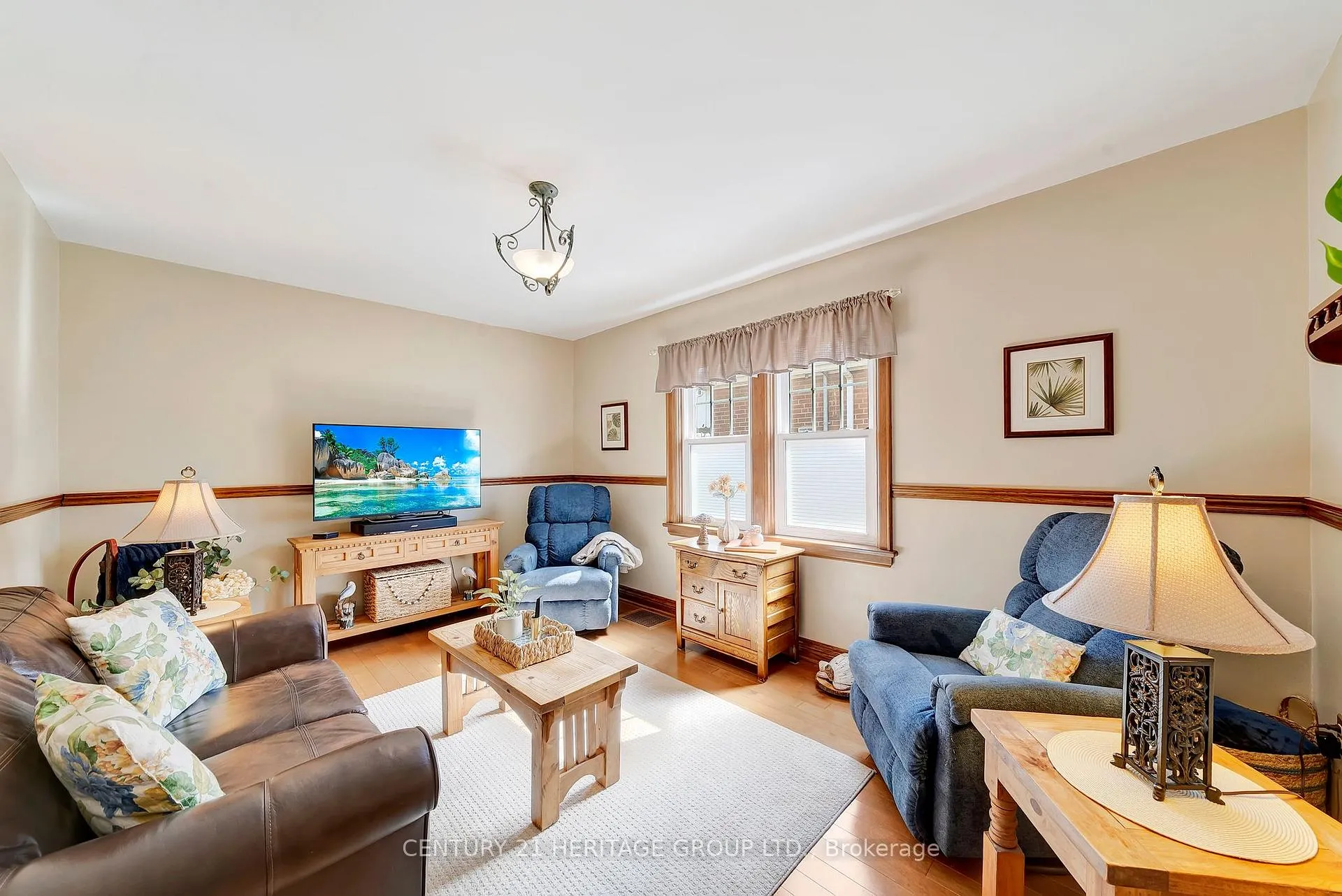 Photo 10 of 22 Churchill Avenue, Hamilton, Centremount — HOMEH