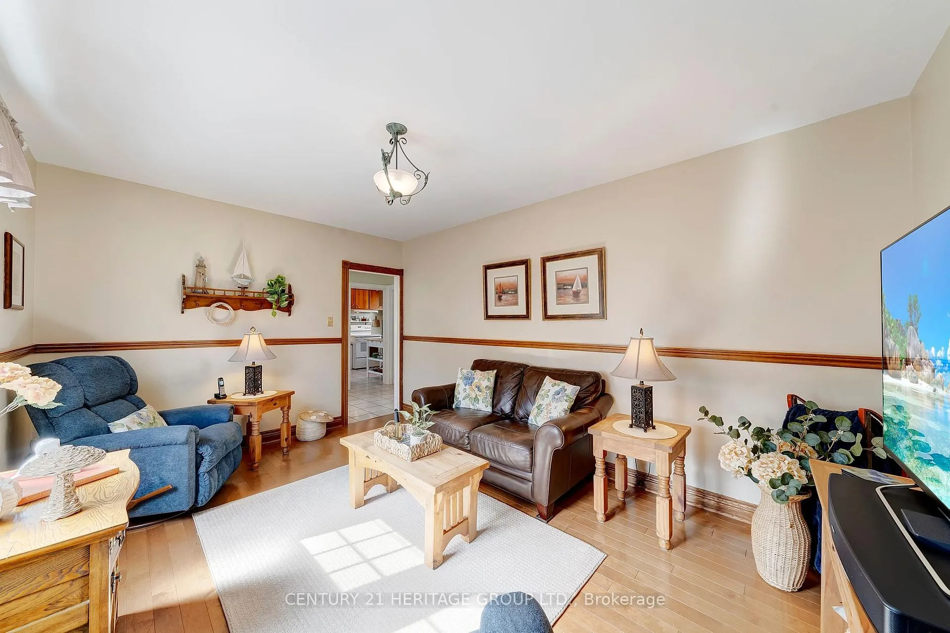 Photo 11 of 22 Churchill Avenue, Hamilton, Centremount — HOMEH