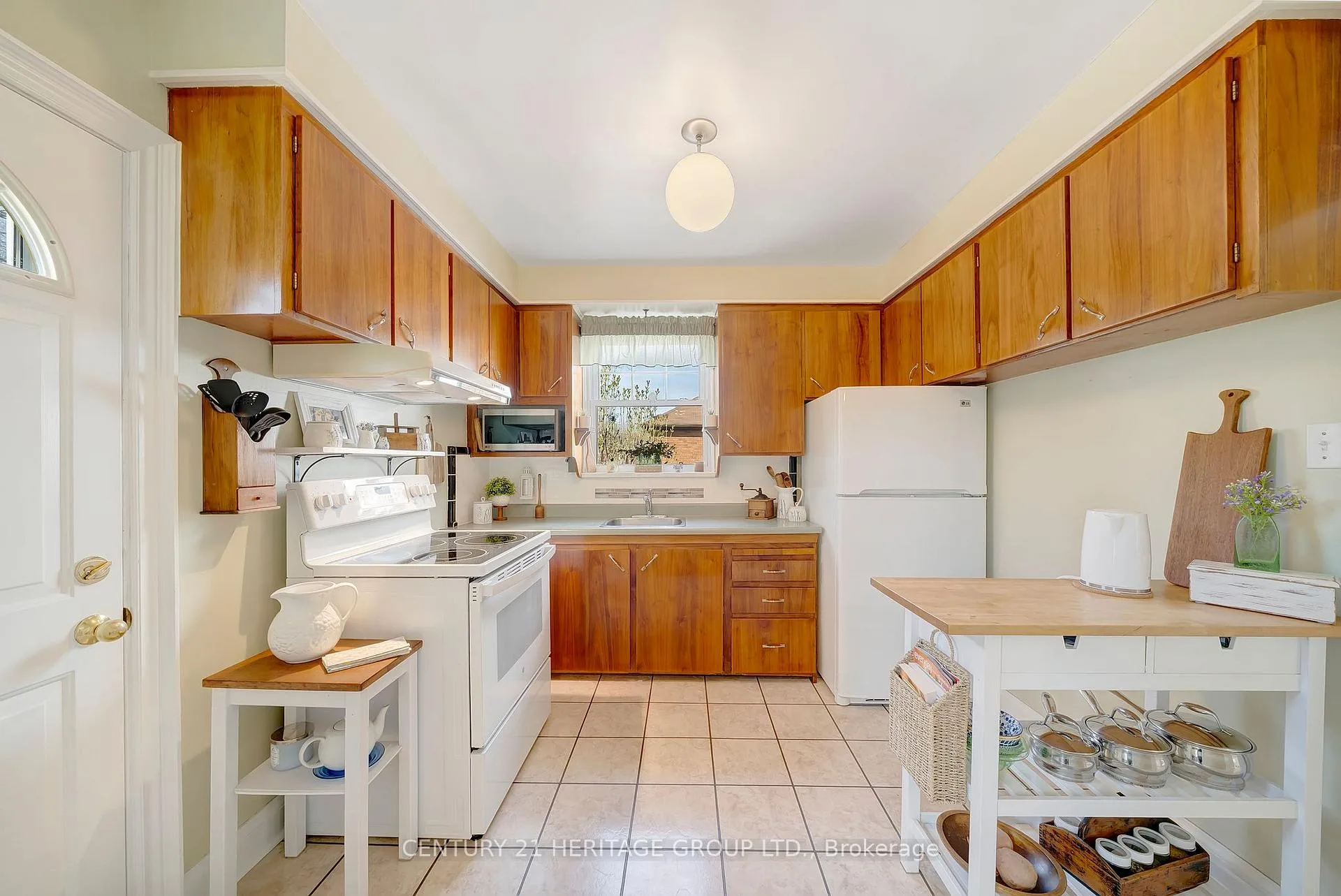 Photo 14 of 22 Churchill Avenue, Hamilton, Centremount — HOMEH