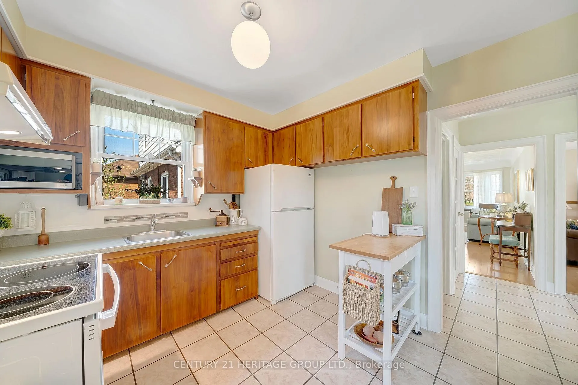 Photo 15 of 22 Churchill Avenue, Hamilton, Centremount — HOMEH