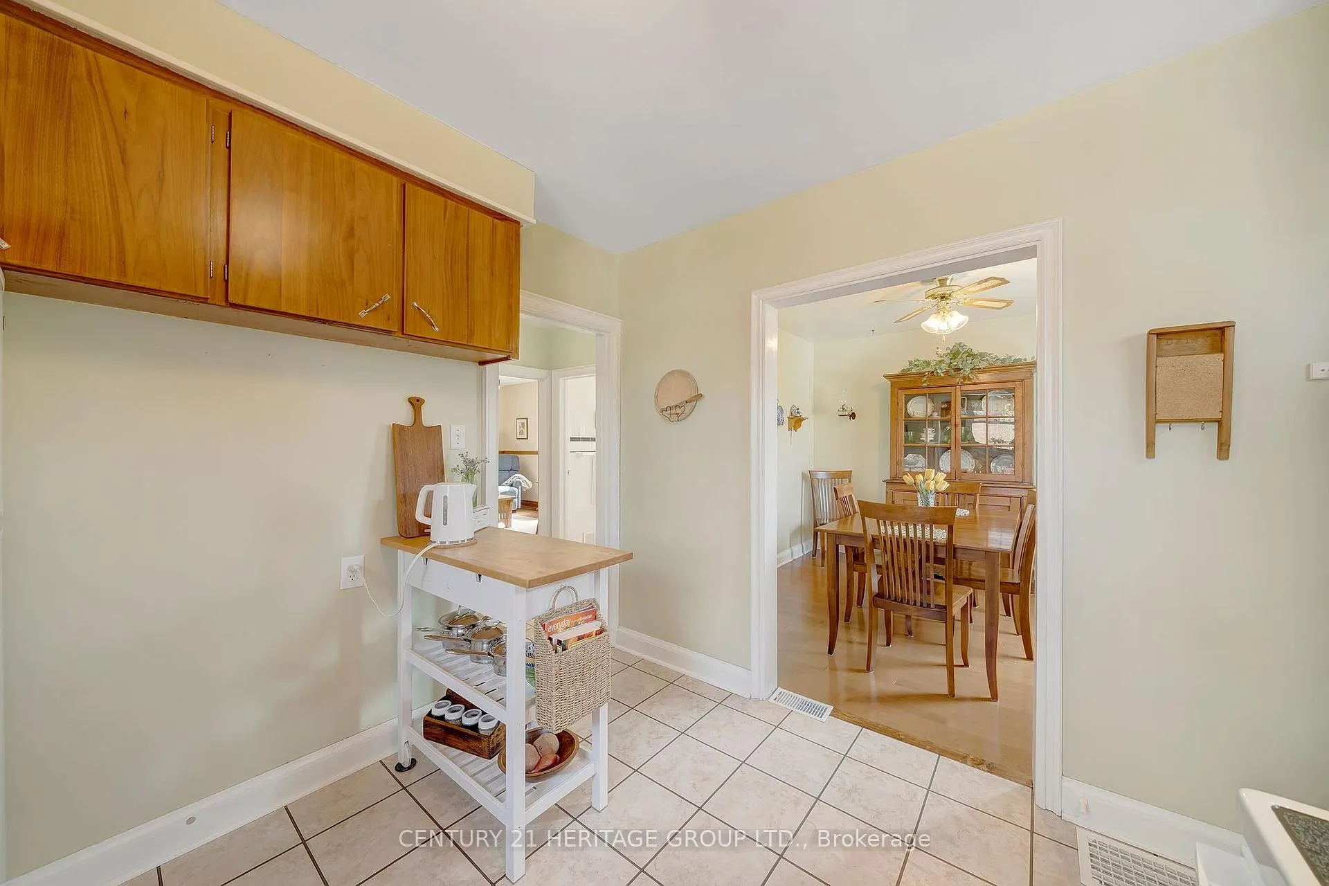 Photo 17 of 22 Churchill Avenue, Hamilton, Centremount — HOMEH