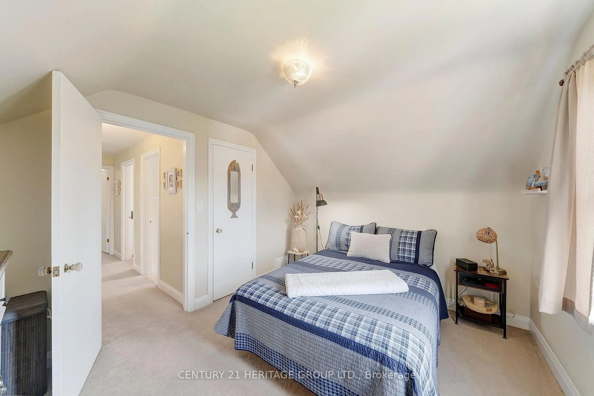 Photo 19 of 22 Churchill Avenue, Hamilton, Centremount — HOMEH
