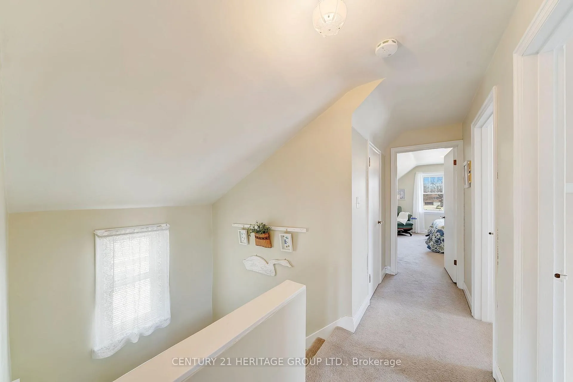 Photo 20 of 22 Churchill Avenue, Hamilton, Centremount — HOMEH