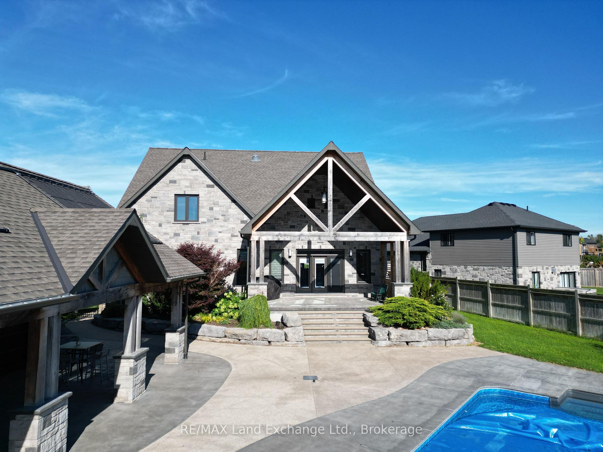 Photo 2 of 24 Lakefield Drive, Kincardine — HOMEH