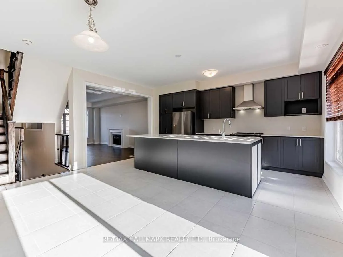 Photo 10 of 43 Gillivary Drive, Whitby, Rural Whitby — HOMEH
