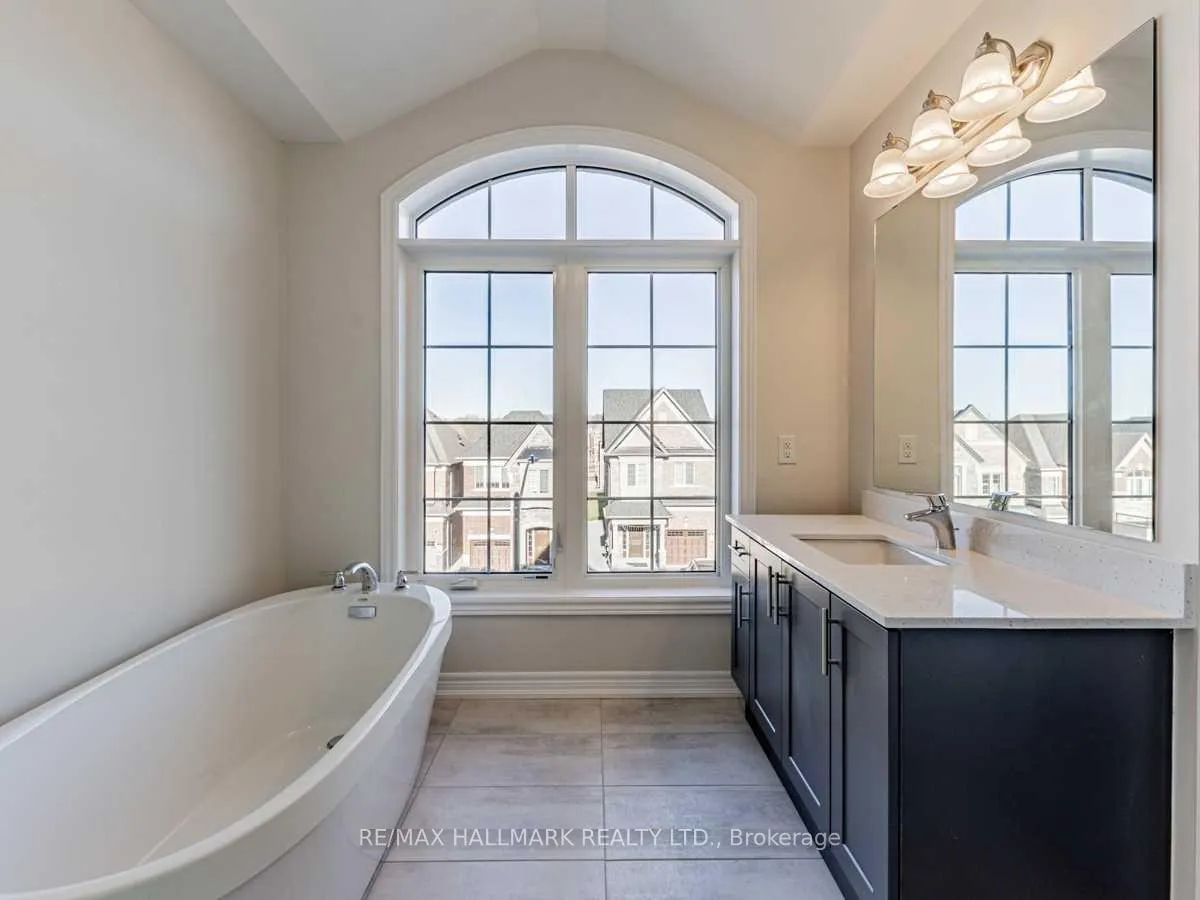 Photo 23 of 43 Gillivary Drive, Whitby, Rural Whitby — HOMEH
