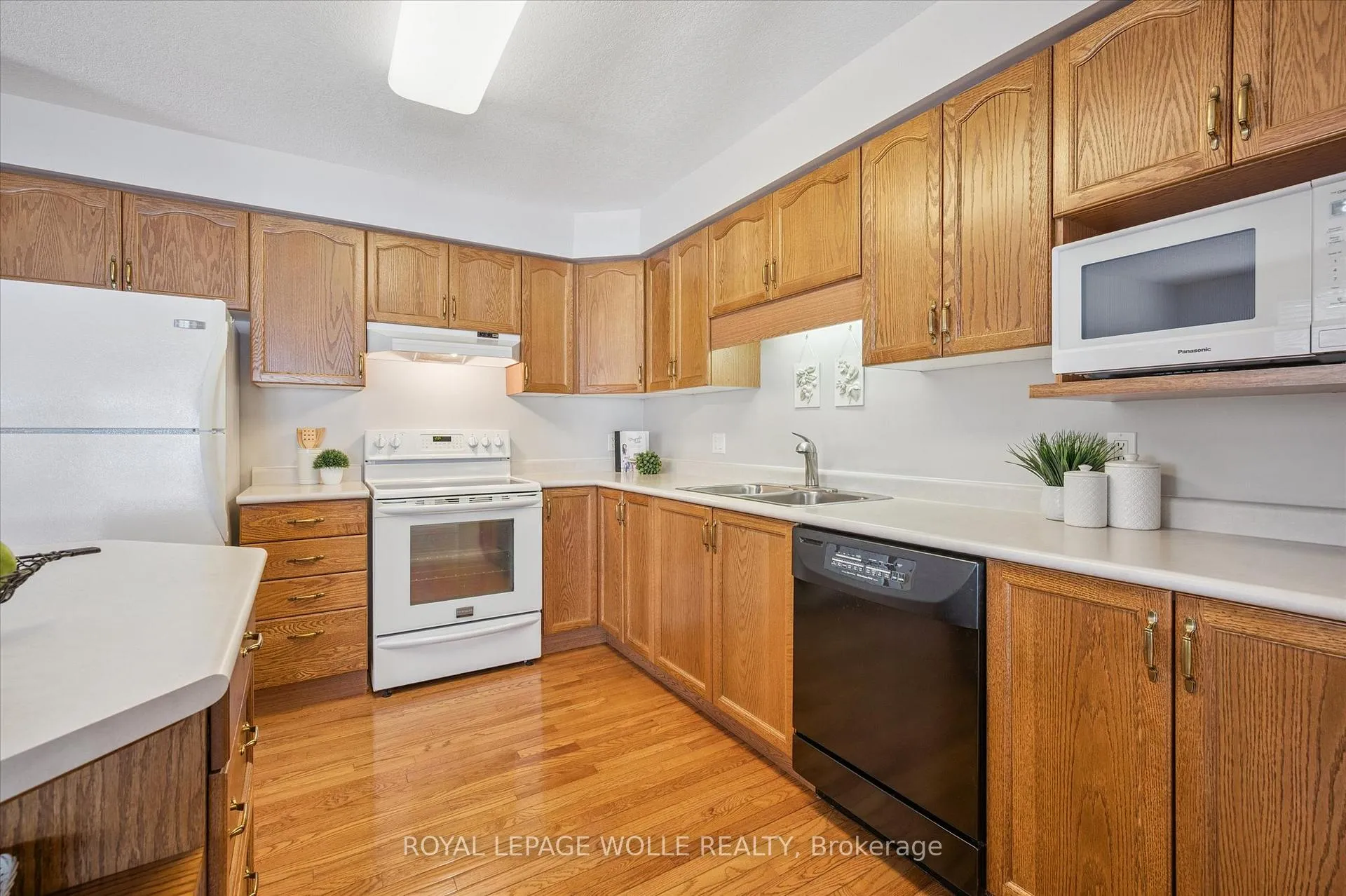 Photo 11 of 656 Inglis Falls Place, Waterloo — HOMEH