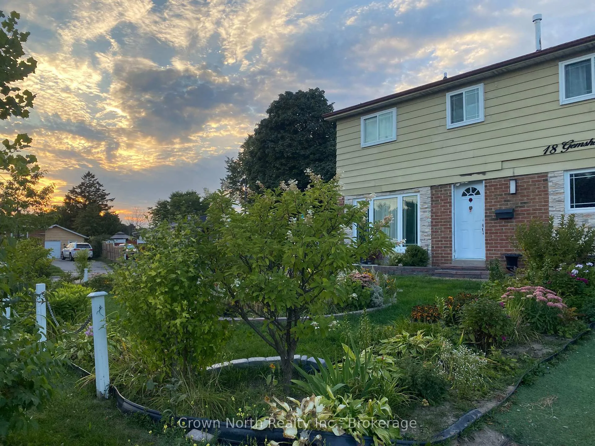 Front of 18 Gemshaw Crescent