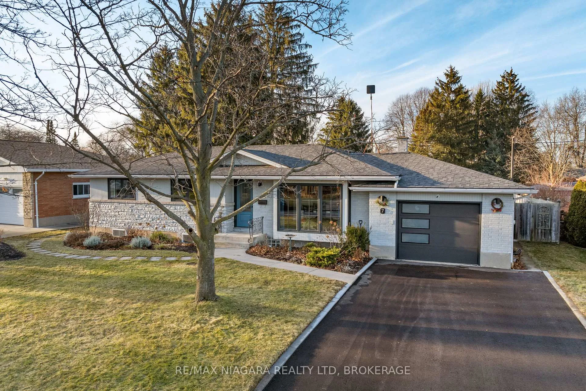 Photo 2 of 7 King's Grant Road, St. Catharines, Lakeshore — HOMEH