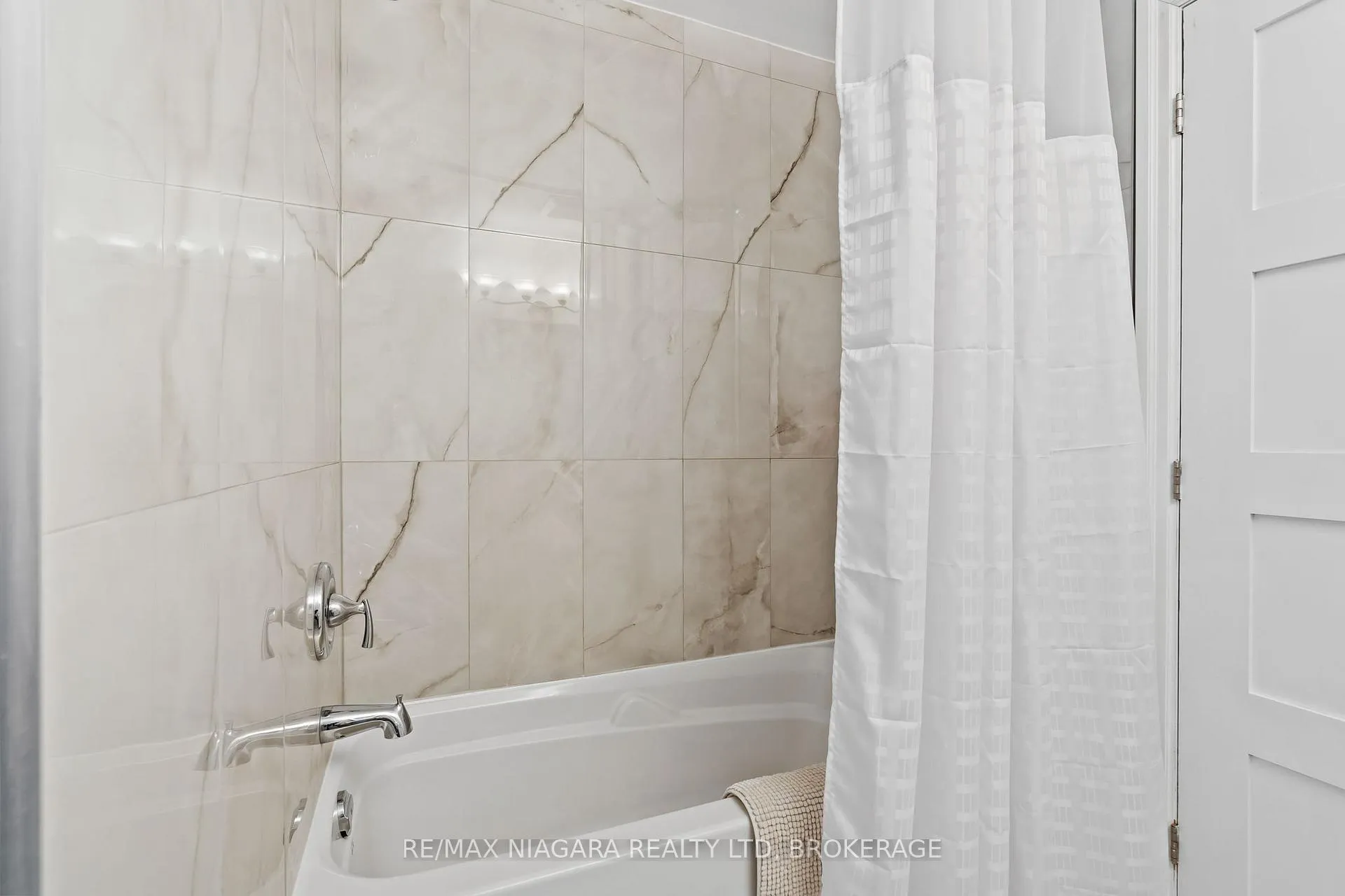 Photo 19 of 7 King's Grant Road, St. Catharines, Lakeshore — HOMEH