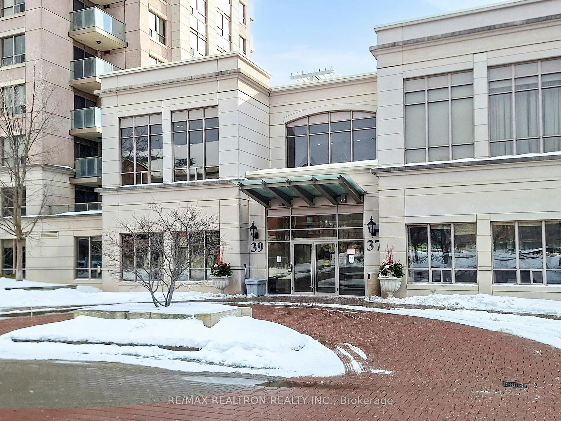 Photo 3 of Unit UPH11, 37 Galleria Parkway, Markham, Commerce Valley — HOMEH