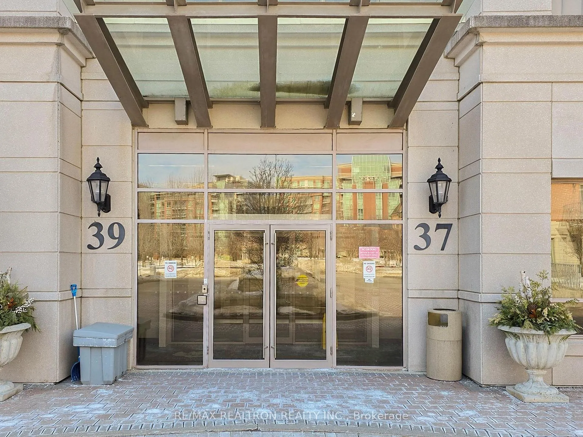 Photo 4 of Unit UPH11, 37 Galleria Parkway, Markham, Commerce Valley — HOMEH
