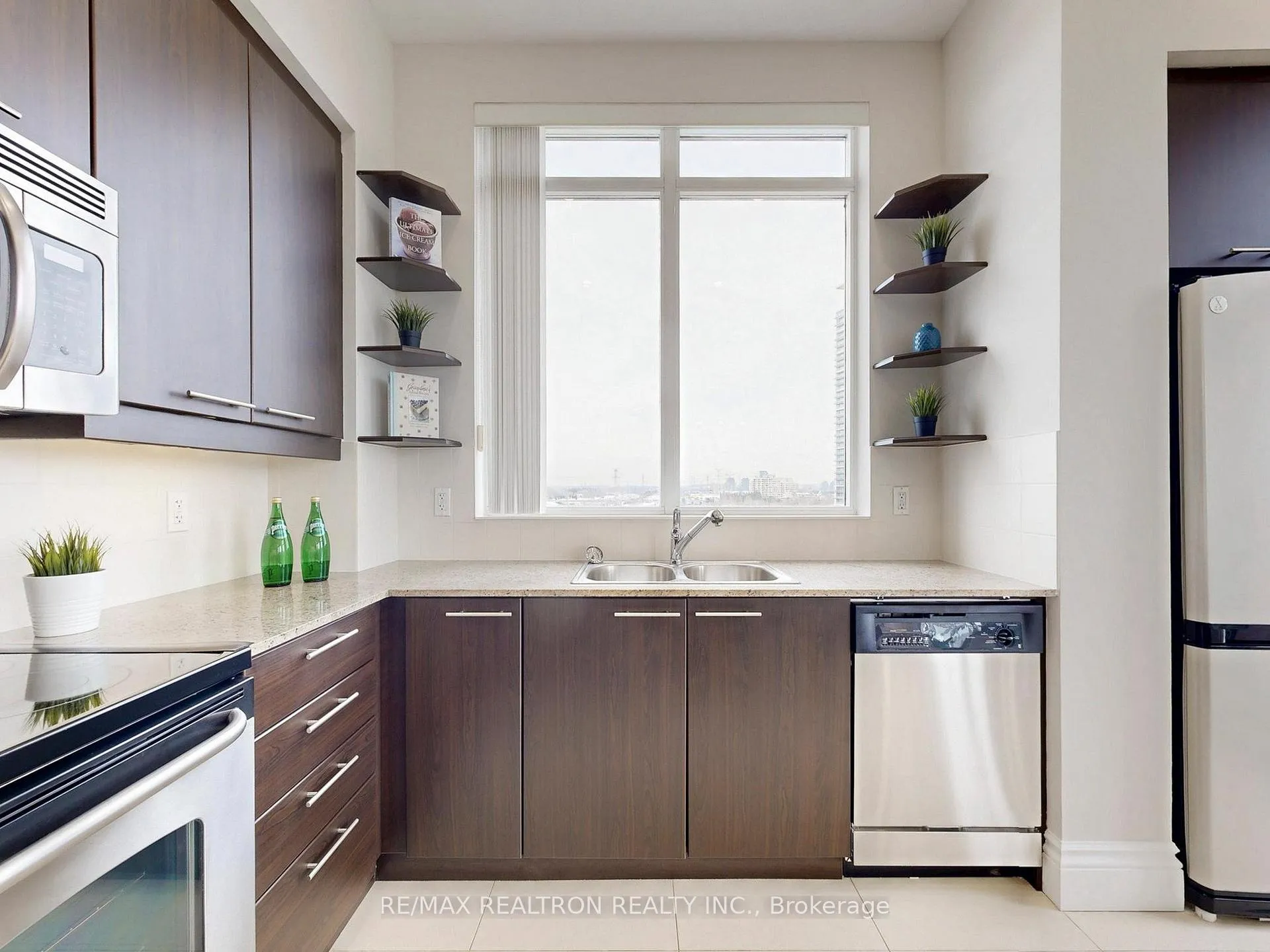 Photo 20 of Unit UPH11, 37 Galleria Parkway, Markham, Commerce Valley — HOMEH