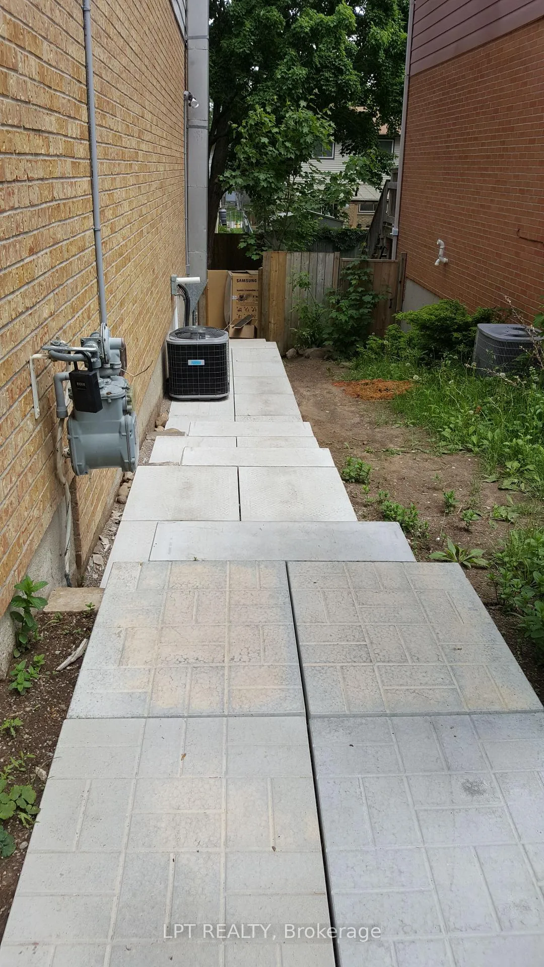 Photo 4 of Unit Lower, 70-A Chaucer Crescent, Barrie, Letitia Heights — HOMEH