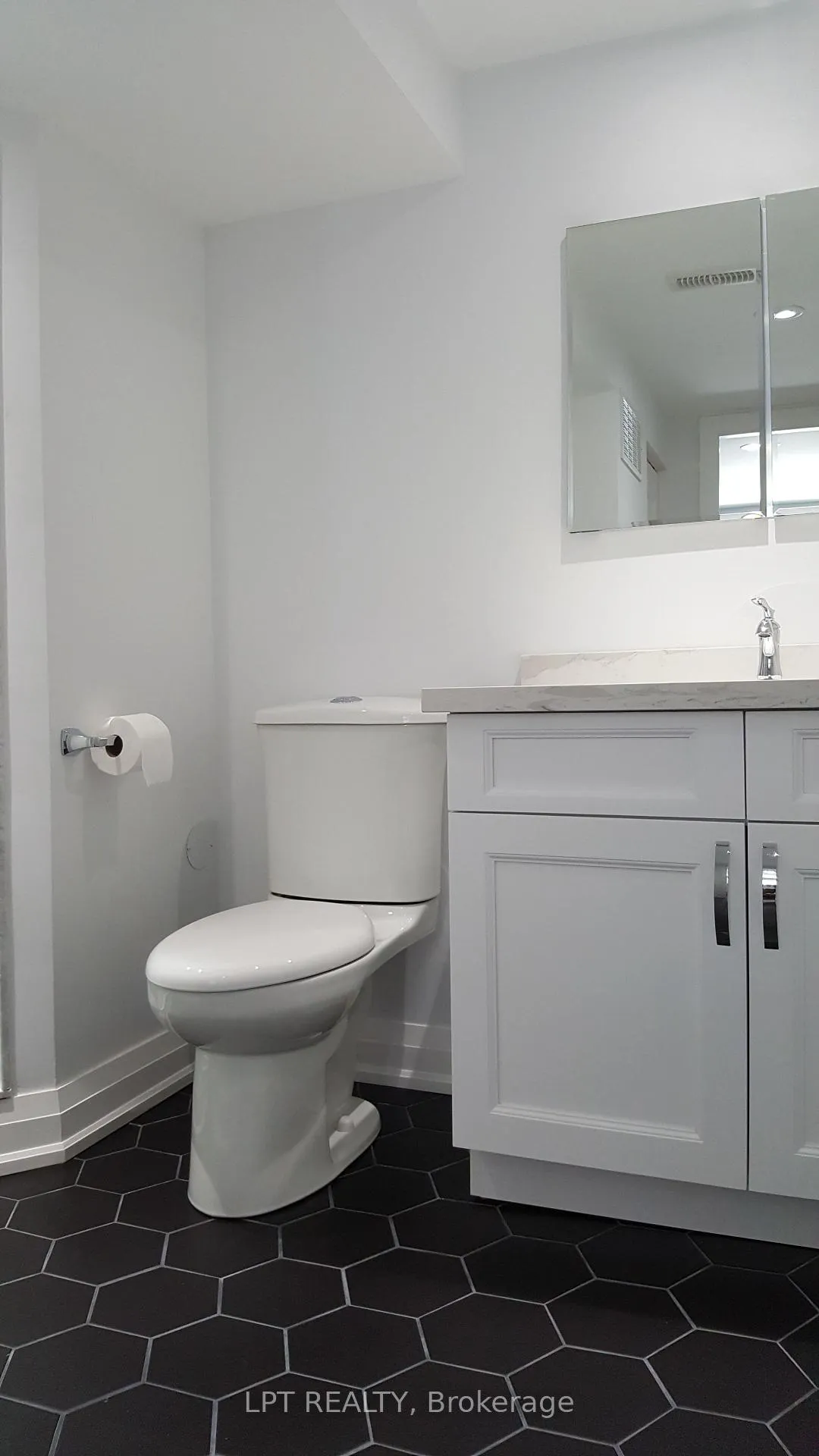 Photo 16 of Unit Lower, 70-A Chaucer Crescent, Barrie, Letitia Heights — HOMEH