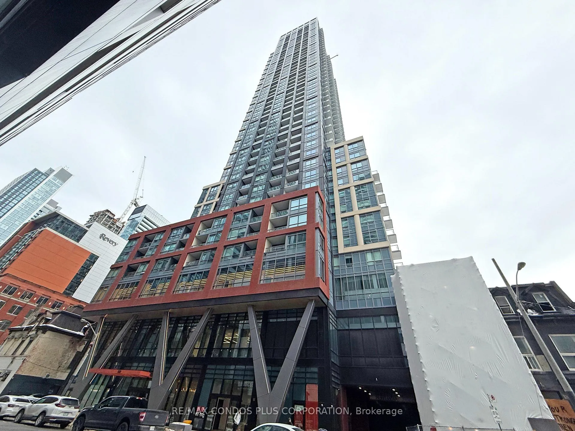 Front of Unit 1525, 108 Peter Street