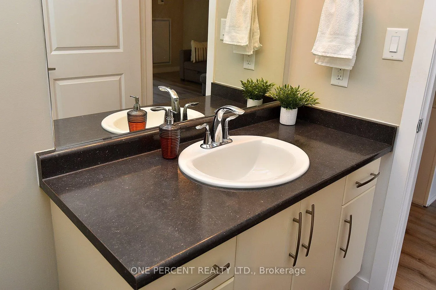 Photo 17 of Unit 231, 5317 Upper Middle Road, Burlington, Orchard — HOMEH