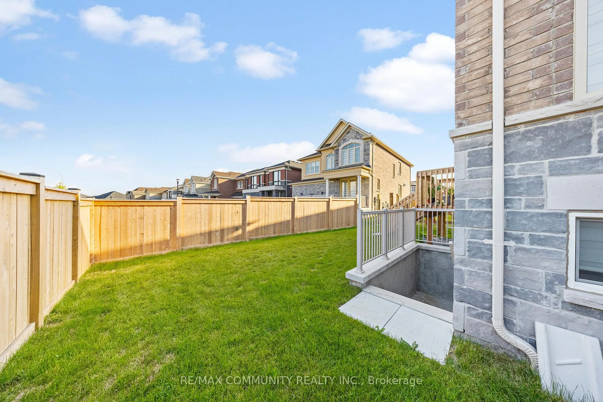 Photo 3 of 1089 Orenda Street, Pickering, Rural Pickering — HOMEH