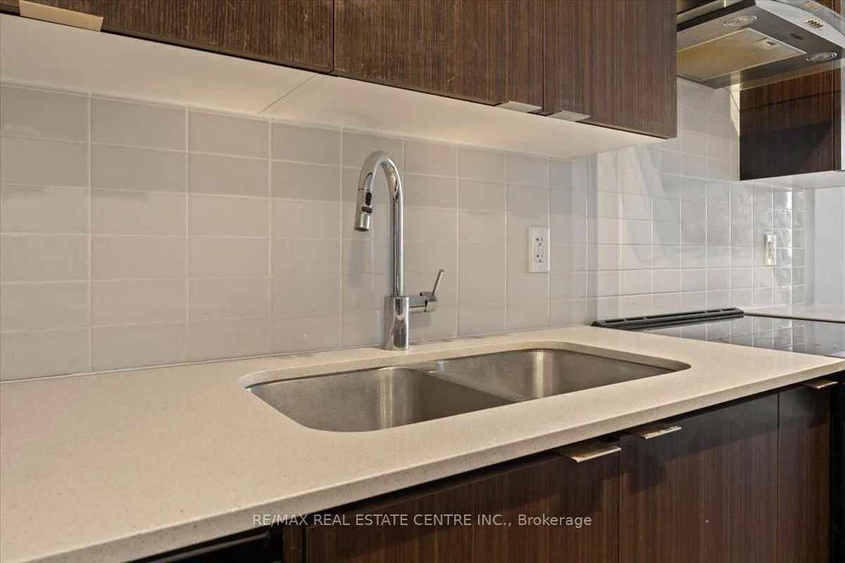 Photo 14 of Unit 1106, 55 Duke Street W, Kitchener, City Commercial Core — HOMEH