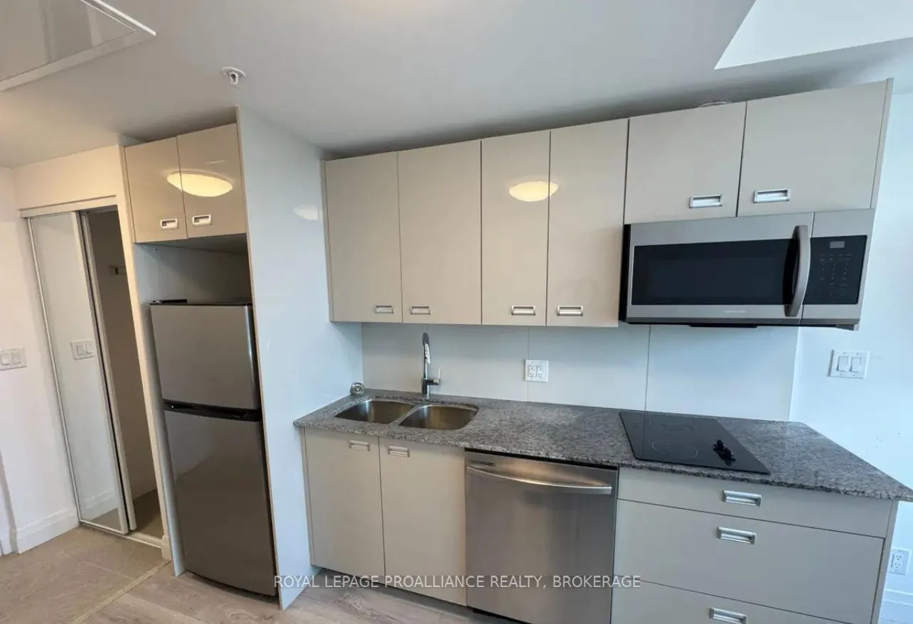 Photo 4 of Unit 1002, 652 Princess Street, Kingston, Central City East — HOMEH