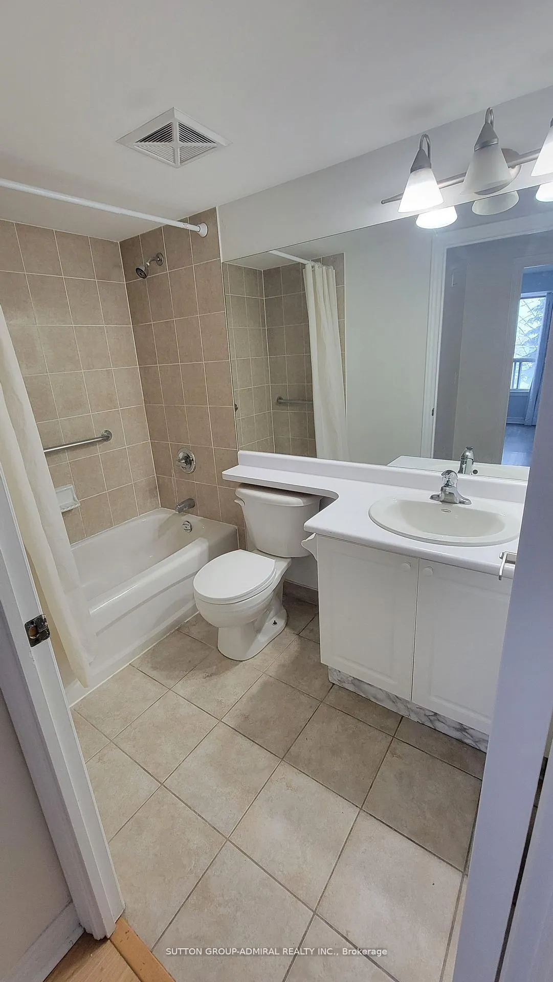 Photo 3 of Unit 201, 15 North Park Road, Vaughan, Beverley Glen — HOMEH