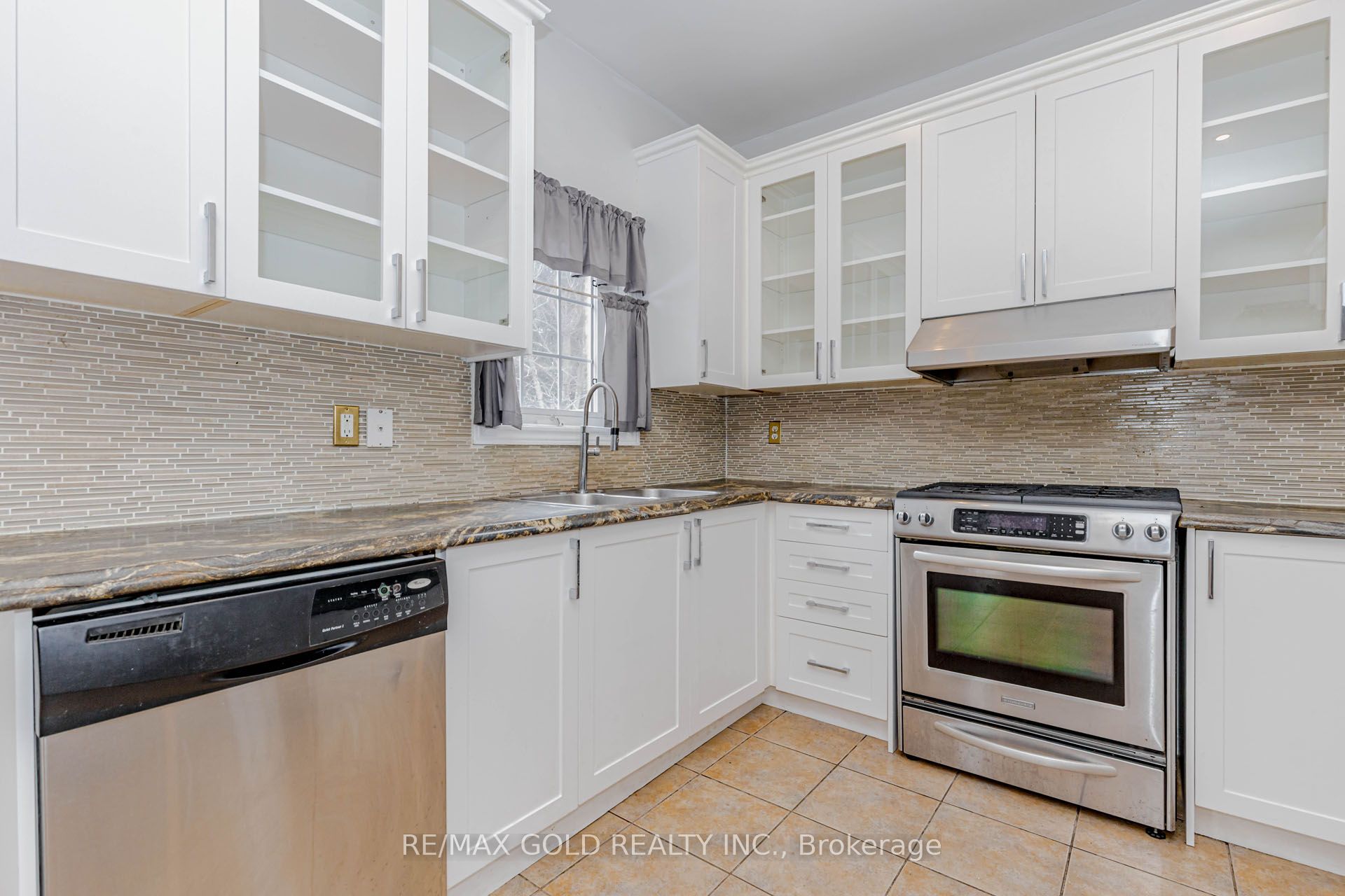 Photo 14 of 64 Mossgrove Crescent, Brampton, Northwest Sandalwood Parkway — HOMEH
