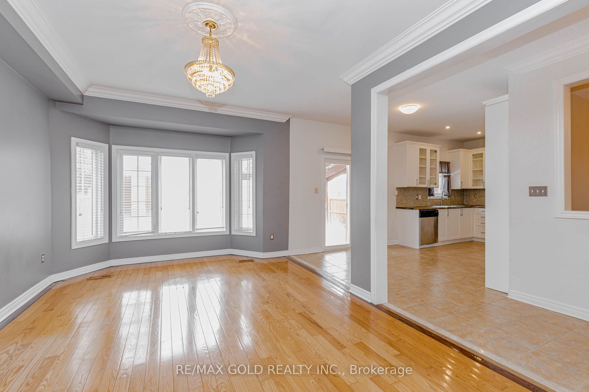 Photo 10 of 64 Mossgrove Crescent, Brampton, Northwest Sandalwood Parkway — HOMEH