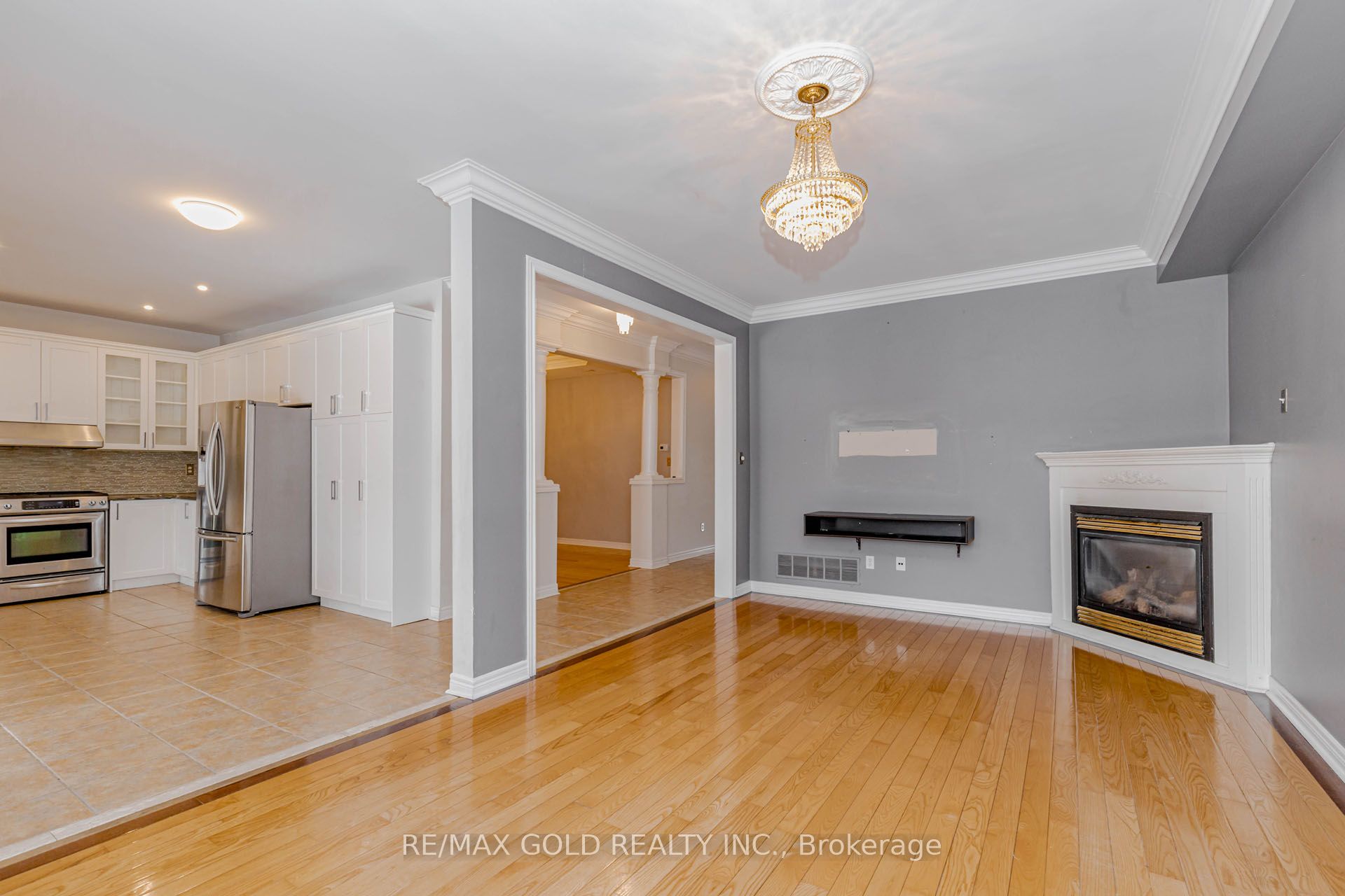 Photo 9 of 64 Mossgrove Crescent, Brampton, Northwest Sandalwood Parkway — HOMEH