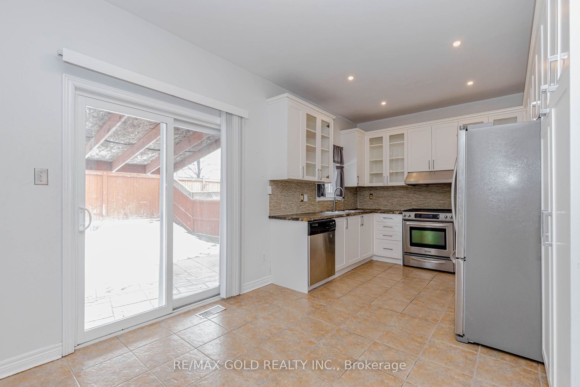 Photo 12 of 64 Mossgrove Crescent, Brampton, Northwest Sandalwood Parkway — HOMEH