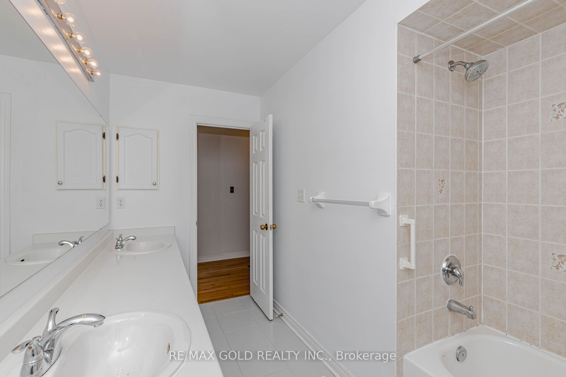 Photo 33 of 64 Mossgrove Crescent, Brampton, Northwest Sandalwood Parkway — HOMEH