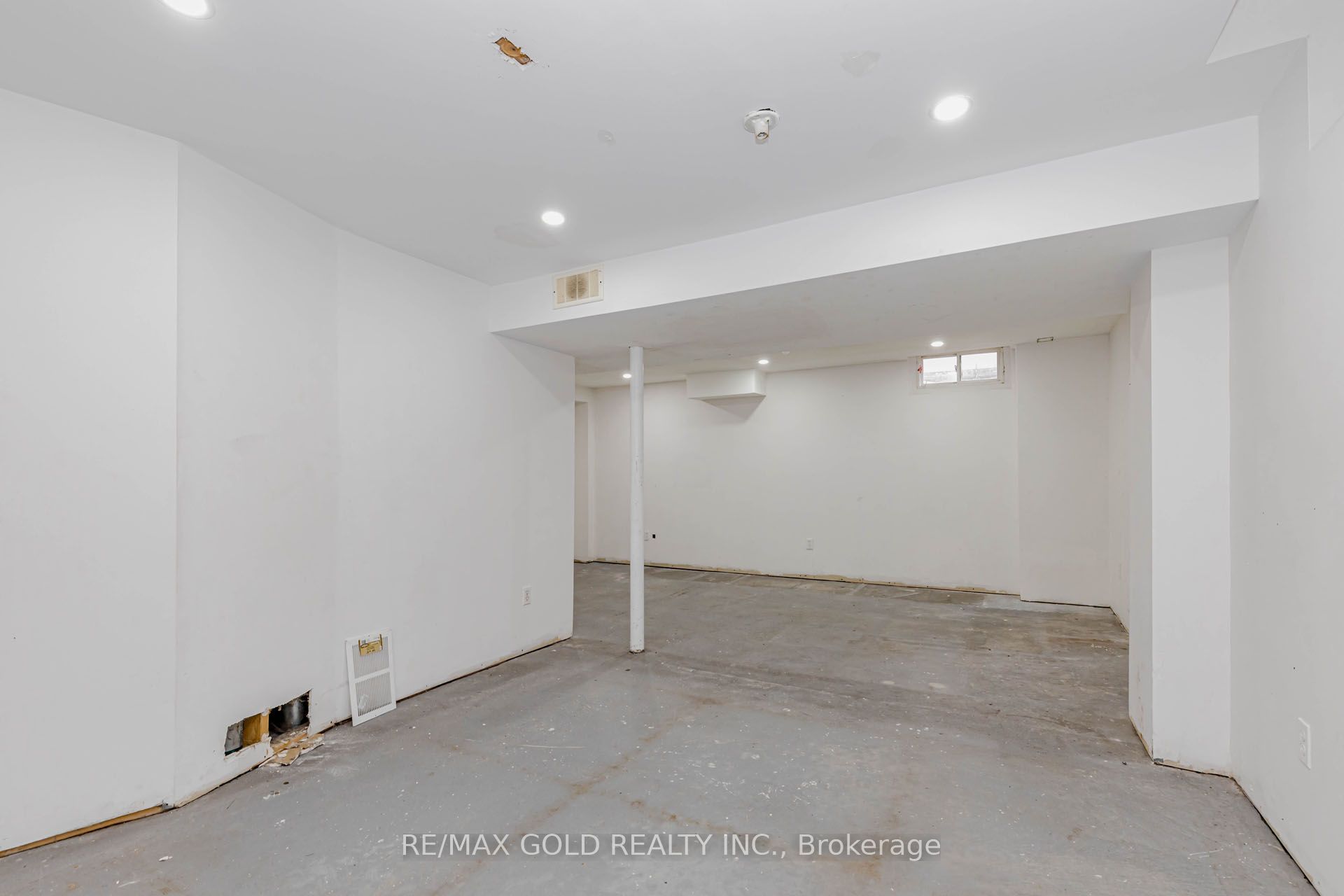 Photo 43 of 64 Mossgrove Crescent, Brampton, Northwest Sandalwood Parkway — HOMEH