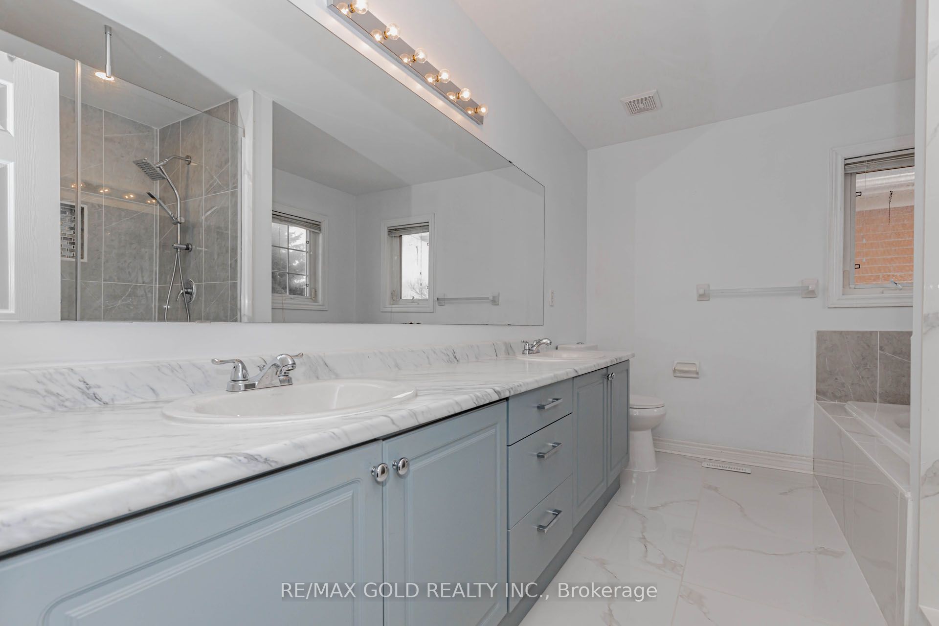 Photo 23 of 64 Mossgrove Crescent, Brampton, Northwest Sandalwood Parkway — HOMEH
