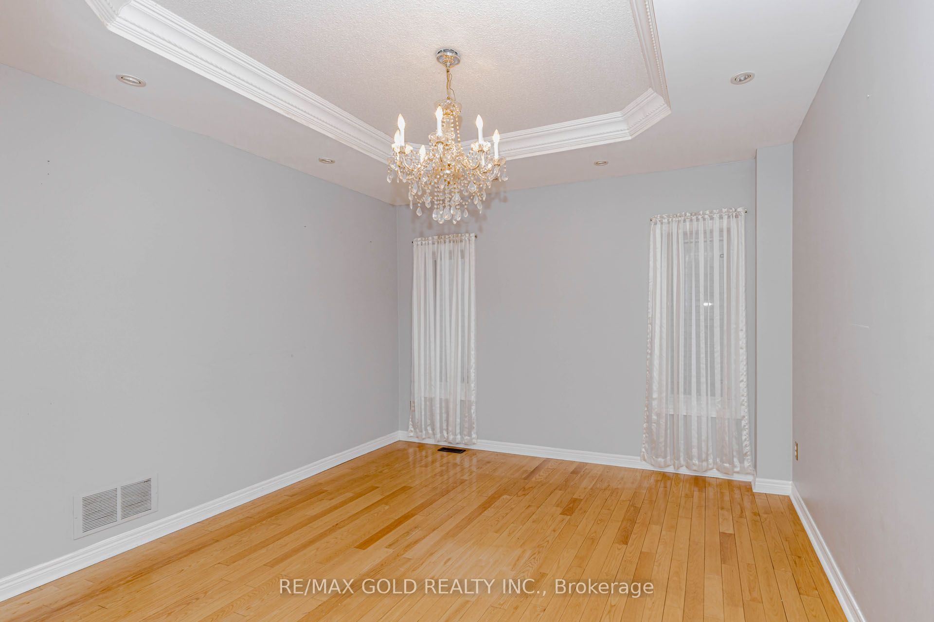 Photo 6 of 64 Mossgrove Crescent, Brampton, Northwest Sandalwood Parkway — HOMEH