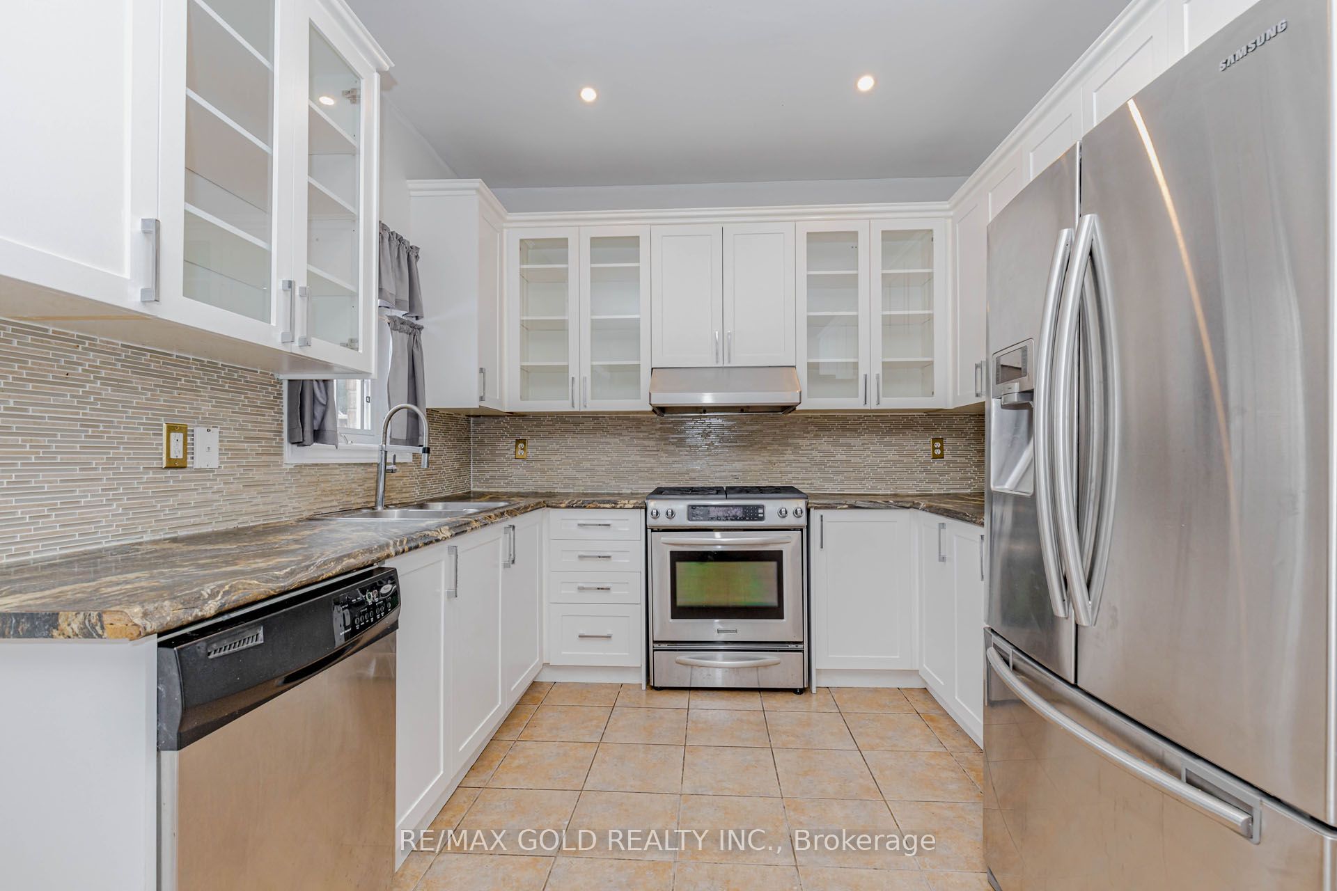 Photo 13 of 64 Mossgrove Crescent, Brampton, Northwest Sandalwood Parkway — HOMEH