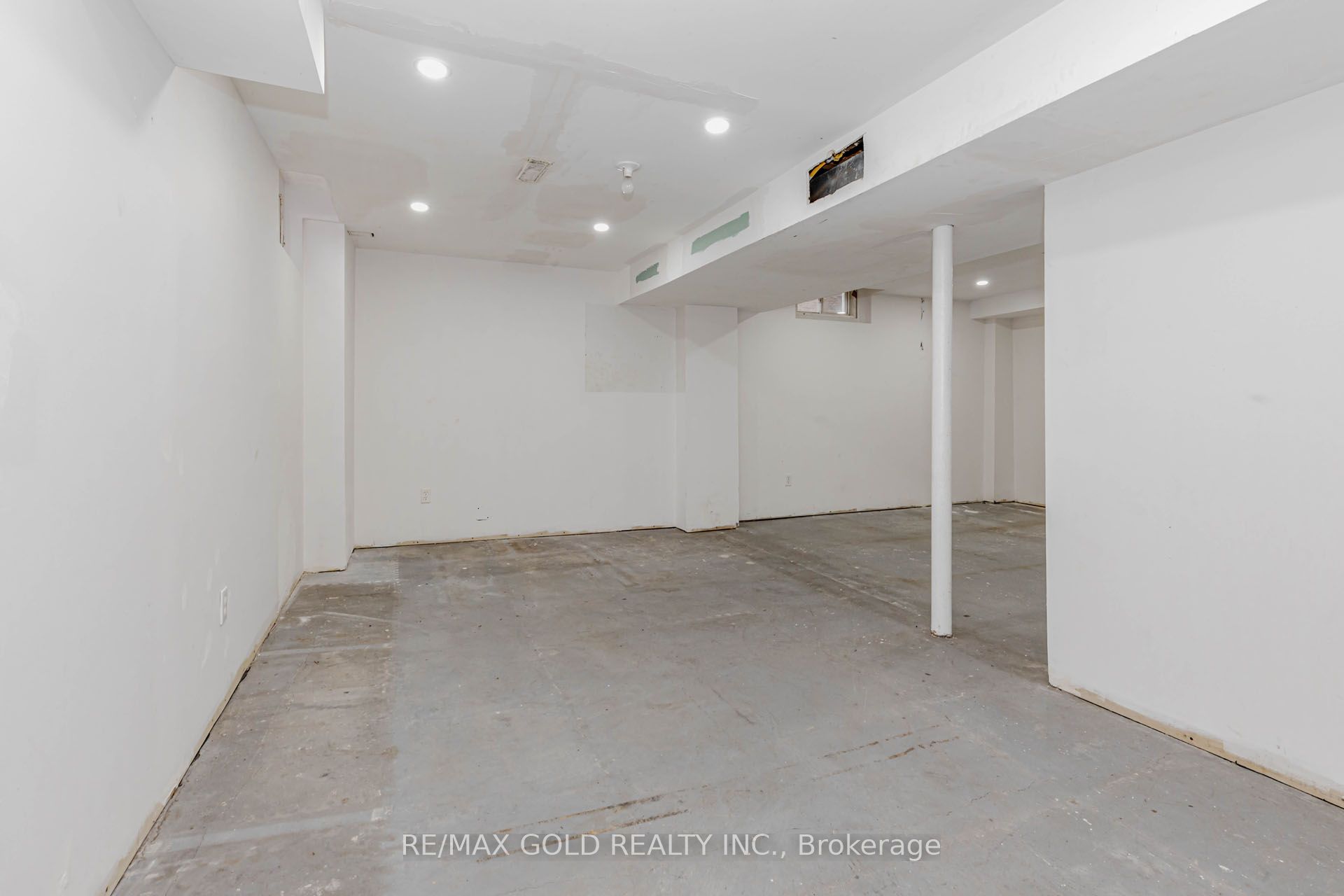 Photo 44 of 64 Mossgrove Crescent, Brampton, Northwest Sandalwood Parkway — HOMEH