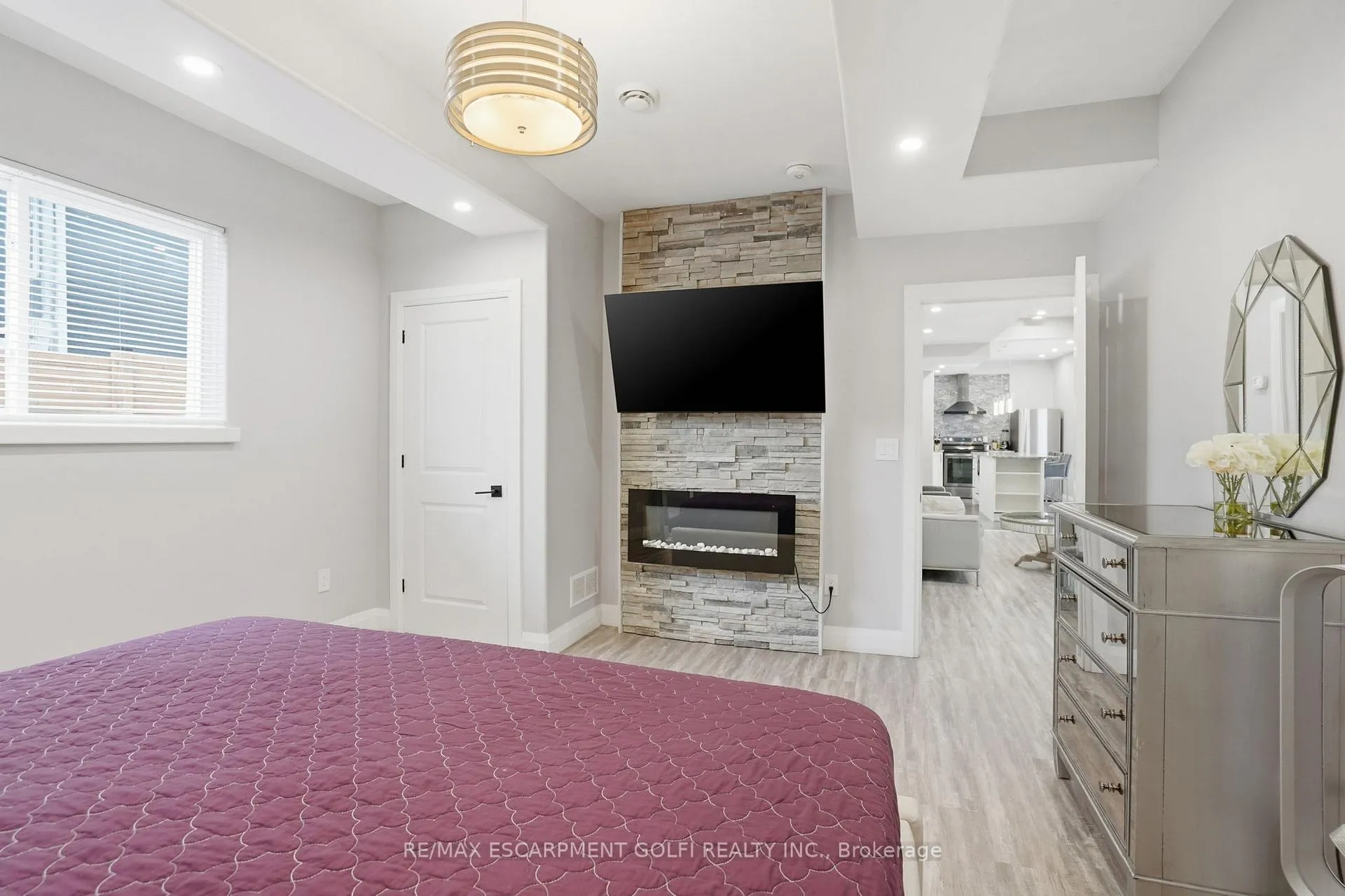 Photo 8 of Unit UPPER, 4733 River Road, Niagara Falls, Downtown — HOMEH