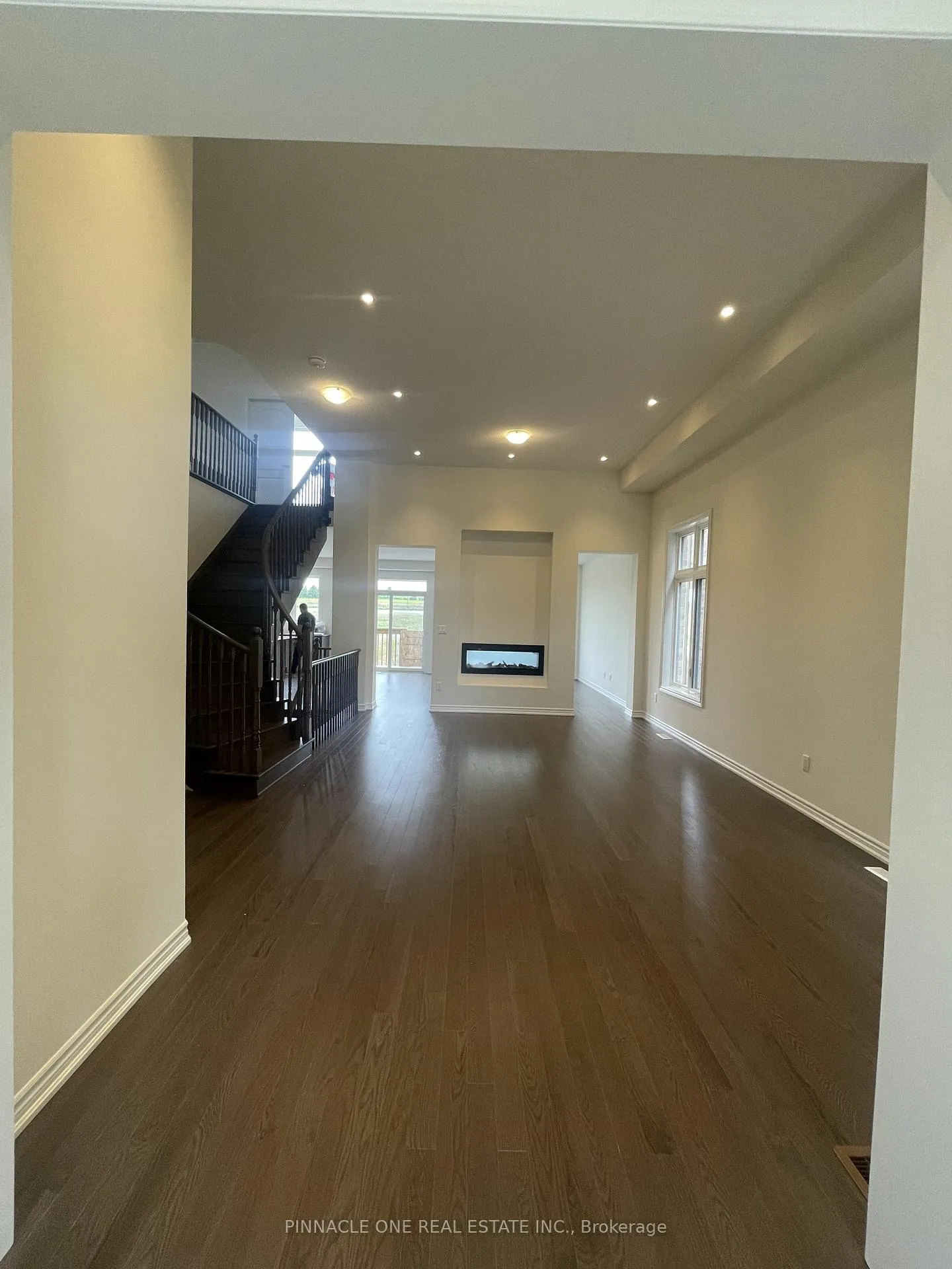Photo 2 of 913 Rexton Drive, Oshawa, Kedron — HOMEH