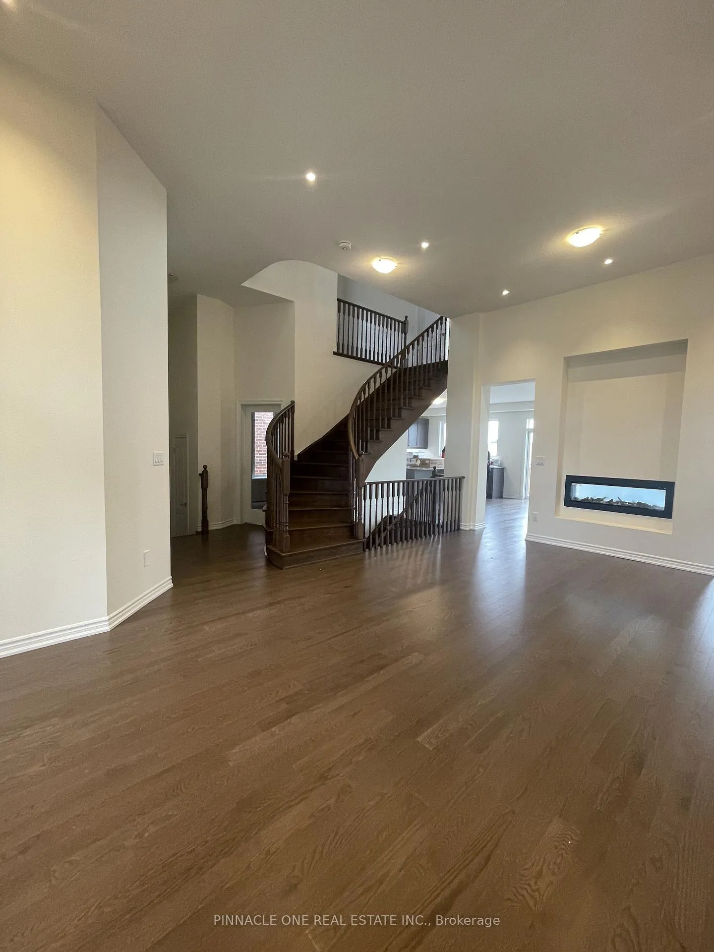 Photo 4 of 913 Rexton Drive, Oshawa, Kedron — HOMEH